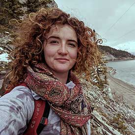 Selfie of Sydney Hampshire on a coastline.